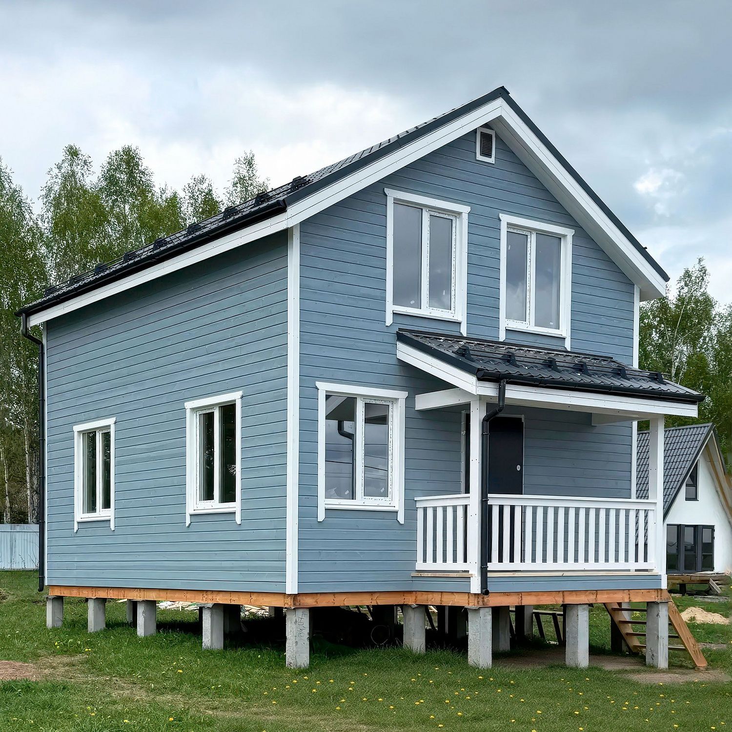 Каркасный дом по проекту «Хоккинг» с отделкой фасада из скандинавской доски